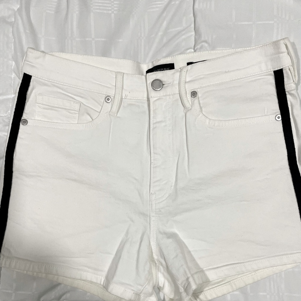 Banana Republic white denim short with black piping on side